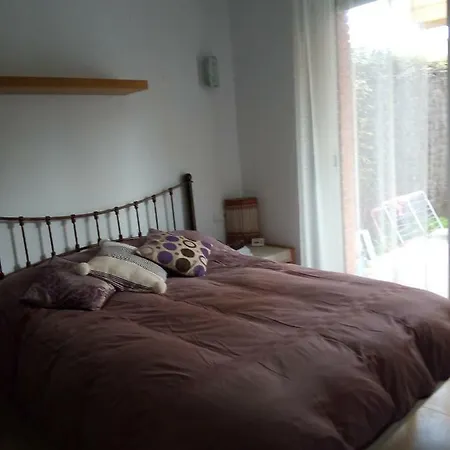 Two Bedrooms Flat With Private Garden In Fenals Appartement *