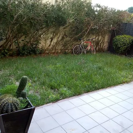 Two Bedrooms Flat With Private Garden In Fenals Appartement *