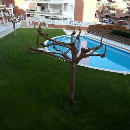 Two Bedrooms Flat With Private Garden In Fenals *